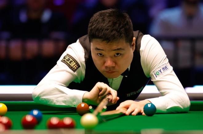 也让她在场 也让她在场